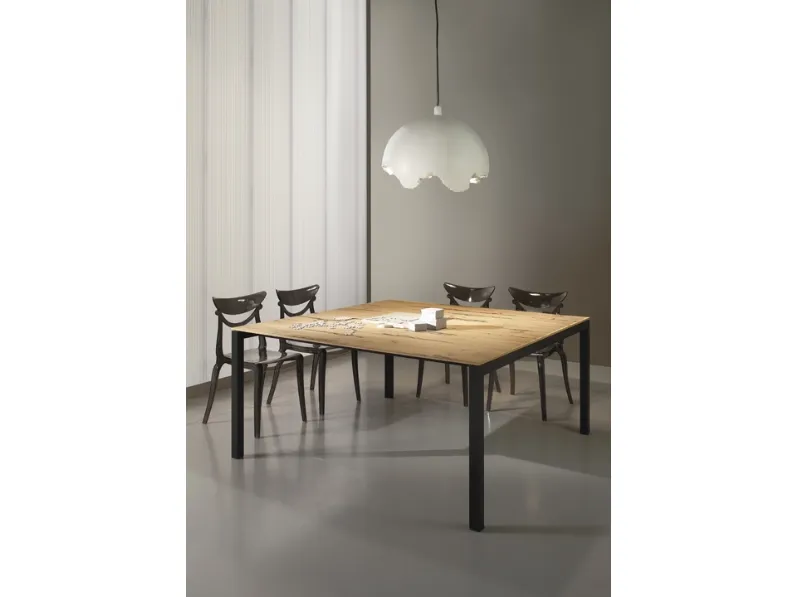 Tavolo quadrato in legno di briccole e metallo Fuori Misura di Elementi