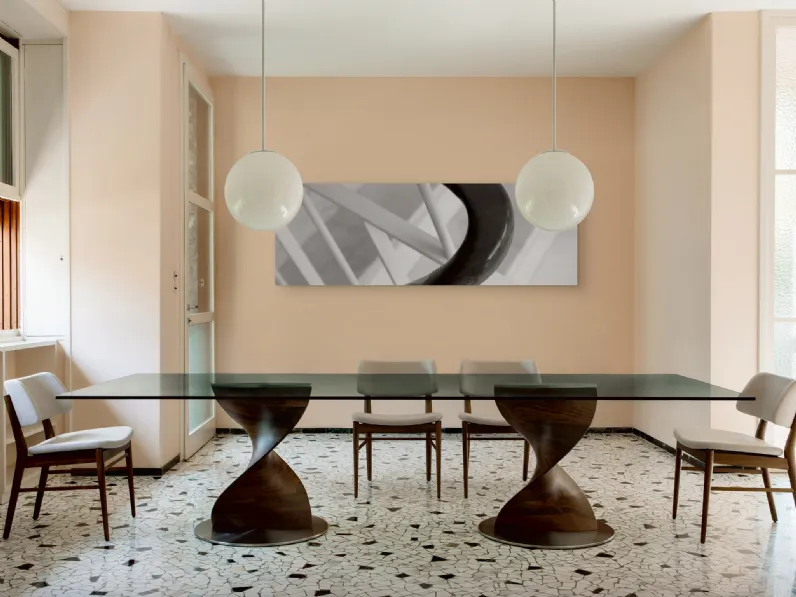 Tavolo in cristallo con base in noce canaletto Elika di Porada