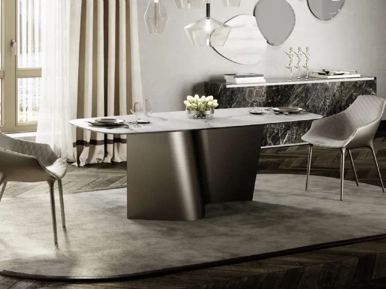 Tavolo di design con base in vetro curvato finitura Bronze e top in MarmoReflex Esse 72 di Reflex