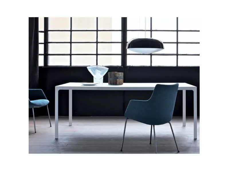 Tavolo con struttura in metallo adattabile a qualsiasi tipo di ambiente More di Estel