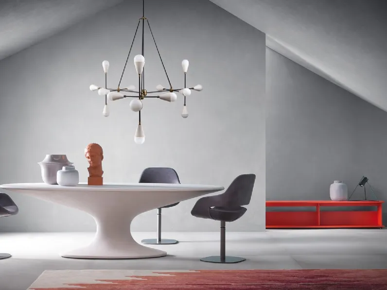 Tavolo ovale di design Fenice in resina cementizia di Zanotta