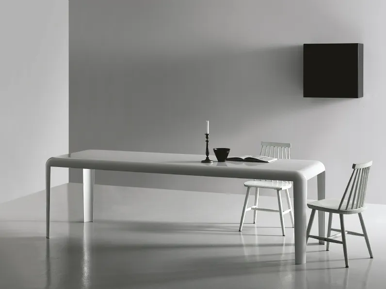 Tavolo Ferro in lamiera piegata, saldata e verniciata di Porro