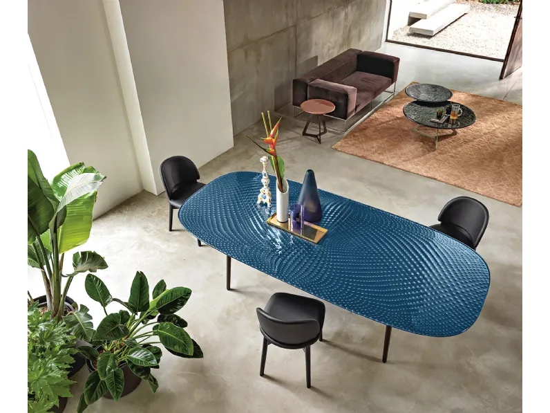 Tavolo Coral Beach con top in vetro temperato e base in metallo di Fiam