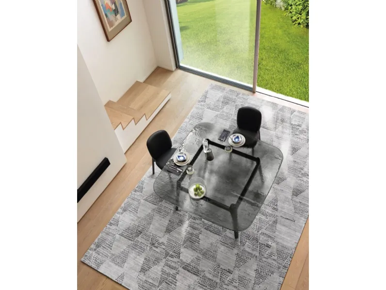 Tavolo quadrato Magma con top in vetro e base in legno massello di Fiam