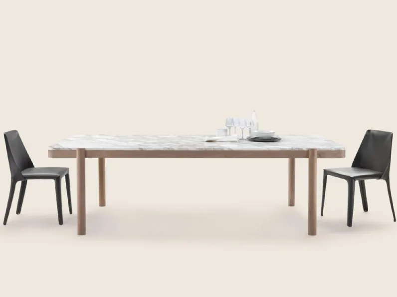 Tavolo Gustav in marmo bianco di Carrara e legno massello di Flexform