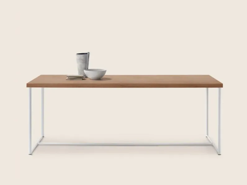Tavolo Moka in legno e tubolare metallico di Flexform