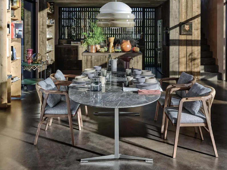 Tavolo ovale Fly con piano in marmo di Flexform