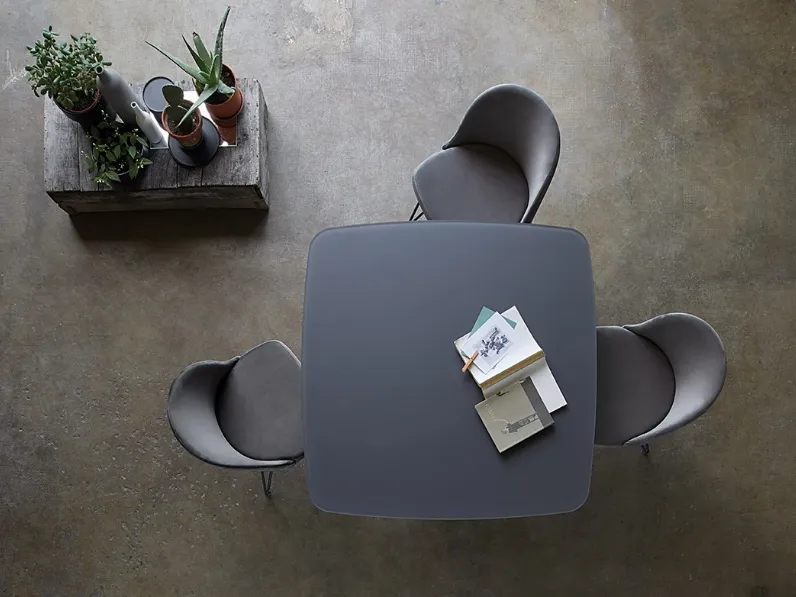 Tavolo Giotto T25 con top in vetro di Friulsedie