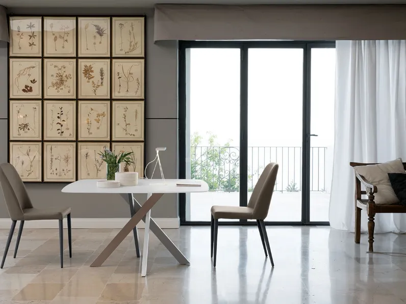 Tavolo Giotto T25 con top in vetro di Friulsedie