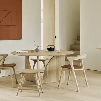 Tavolo in rovere Geometric di Ethnicraft