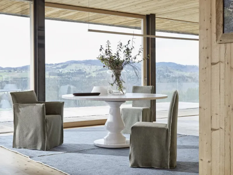 Tavolo Gray 39 in massello di noce laccato di Gervasoni