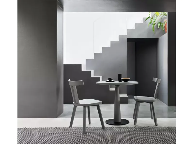 Tavolo Gray 39 in massello di noce laccato di Gervasoni