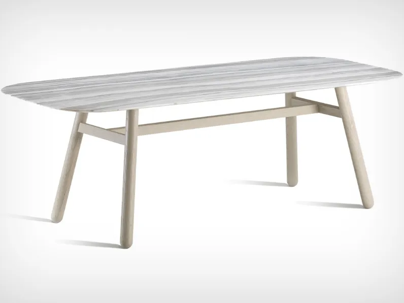 Tavolo Green T con top in marmo striato apuano e base in Rovere massello de L'Origine