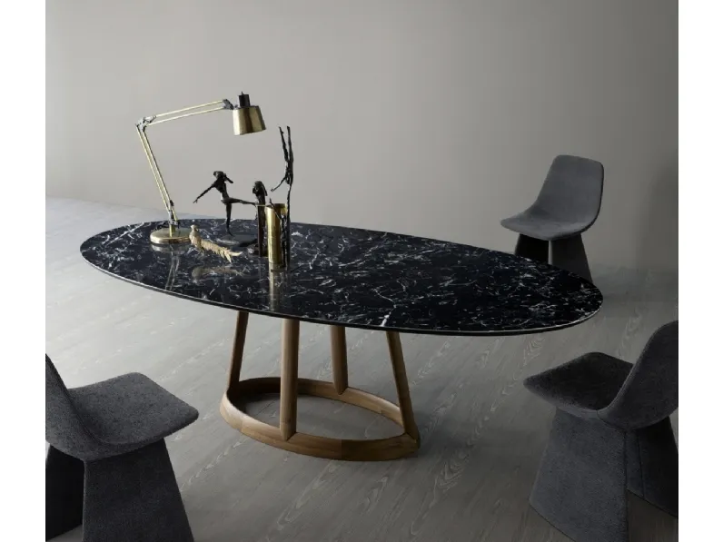Tavolo con top in marmo e base in legno Greeny di Bonaldo