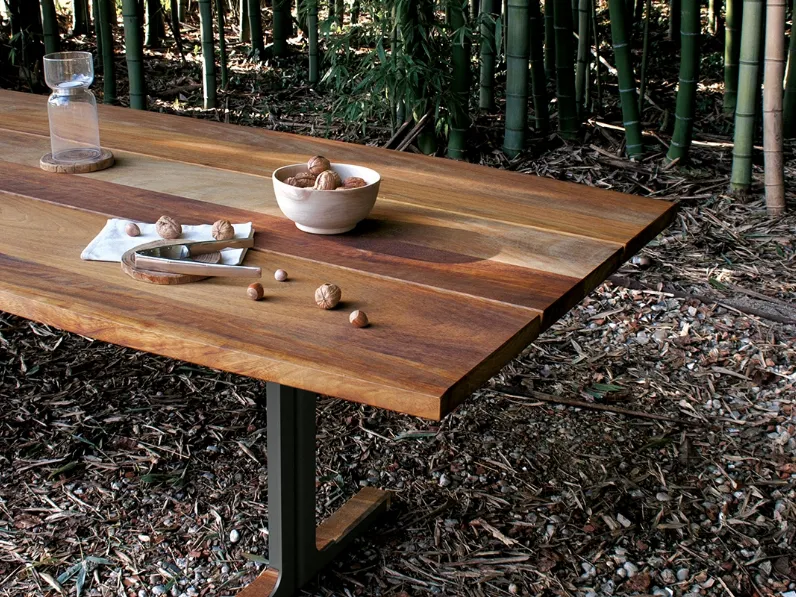 Tavolo Hammer configurazione 05 con top in legno massiccio iroko e telaio in acciaio corten Hammer di Extendo