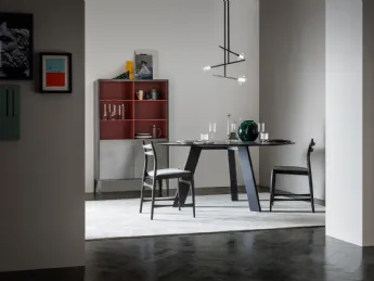 Il tavolo rotondo Hi-Deck è realizzato in pregiato legno di Capo d'Opera.