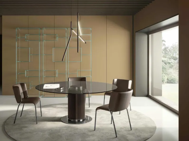 Tavolo in vetro con basamento centrale composto da listelli in legno massello Hybrid di Tonelli