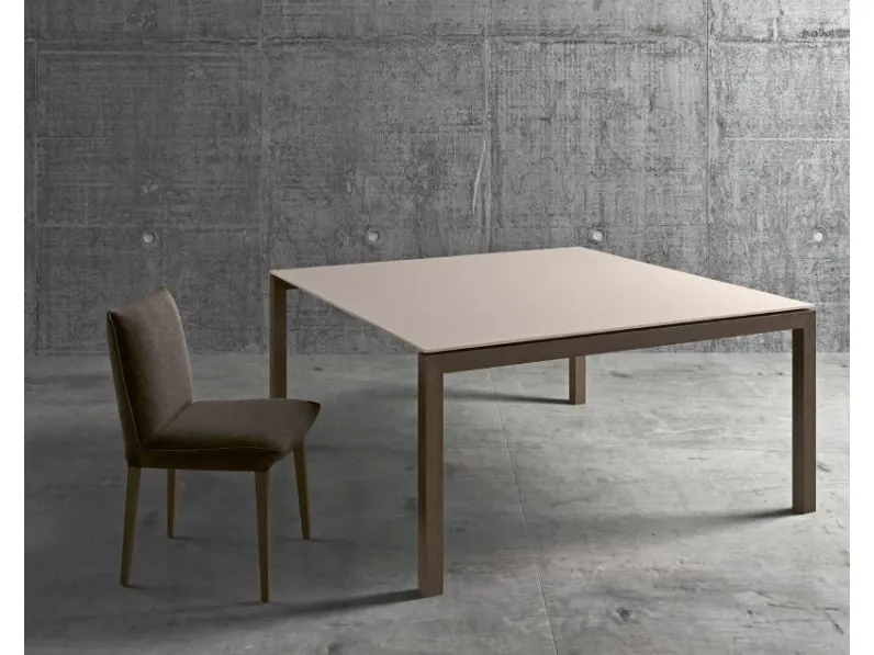 Tavolo Etoile in laminato con gambe in legno massello di Imperial Line