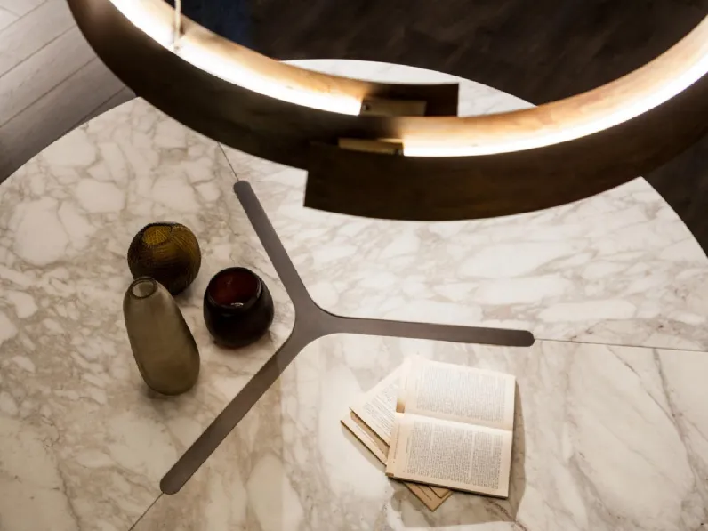 Tavolo rotondo con piano in marmo Infinity di Laura Meroni