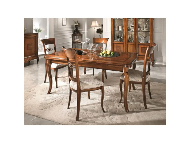 Tavolo classico sagomato allungabile Iris di Fratelli Raffagnini