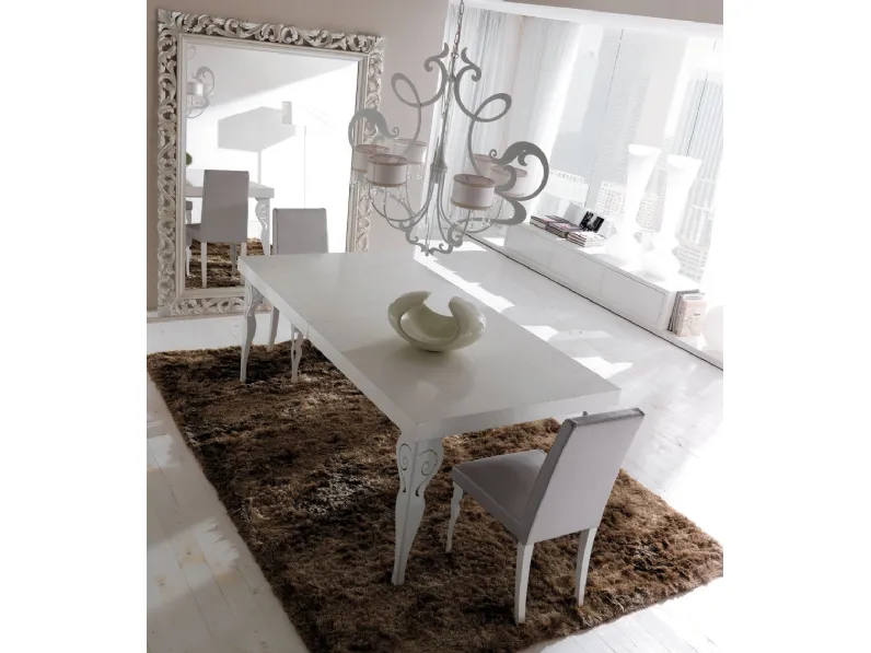 Tavolo allungabile in legno con gambe in ferro tagliate al laser, levigate e decorate a mano Kaleido di Cortezari