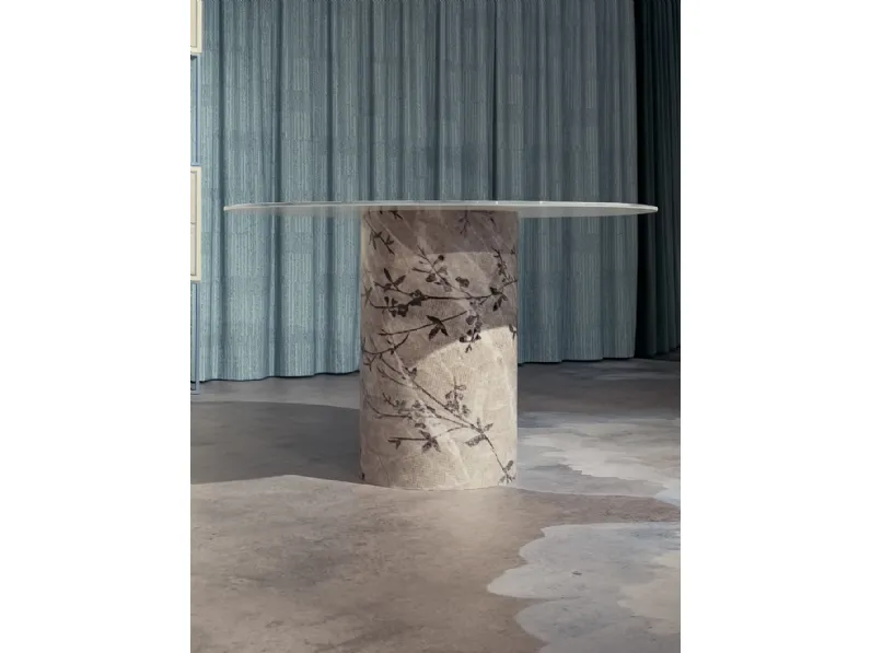 Tavolo rotondo con top in cristallo e basamento in metallo stampato King 02 di Migliorino