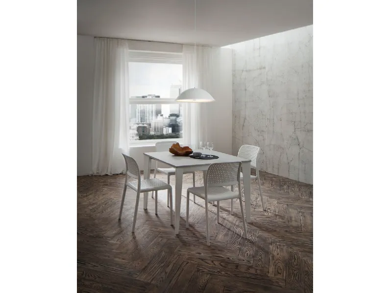 Tavolo Carlo Super Quadrato con top in laminato HPL e gambe in metallo di La Primavera