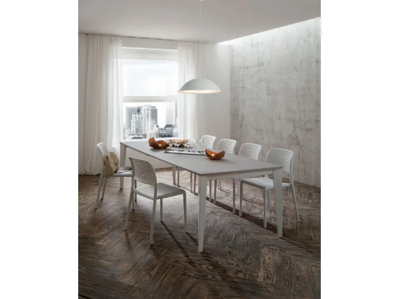 Tavolo Carlo Super Quadrato con top in laminato HPL e gambe in metallo di La Primavera