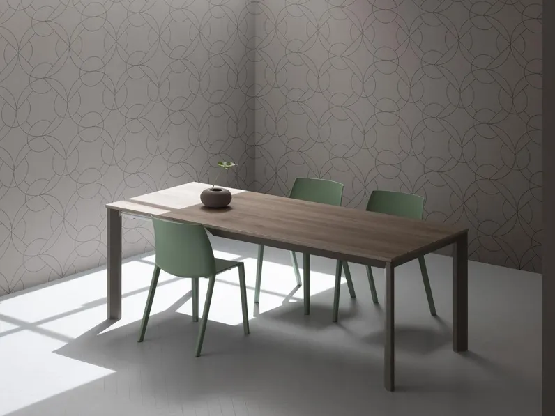 Tavolo allungabile Ricky con top effetto legno e base in alluminio di La Primavera