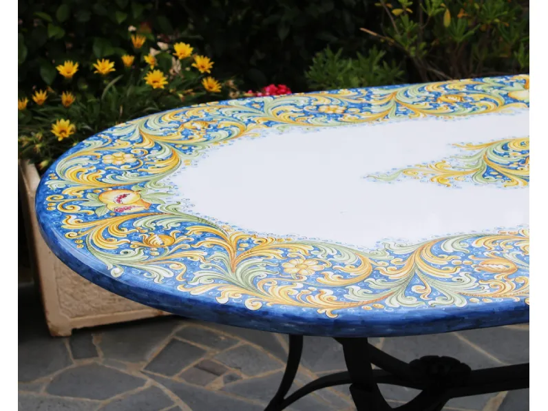 Tavolo ovale con decoro Limoni e Melograni in ceramica di caltagirone e pietra lavica di Alemanna