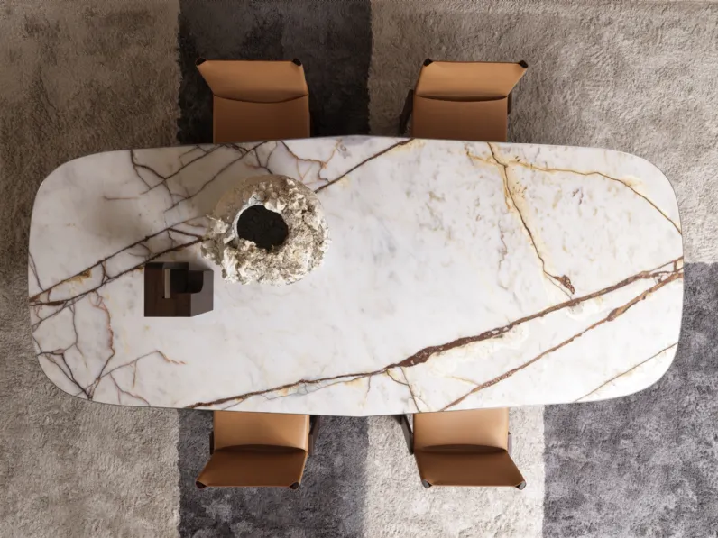 Tavolo Lise con top in marmo di Molteni & C