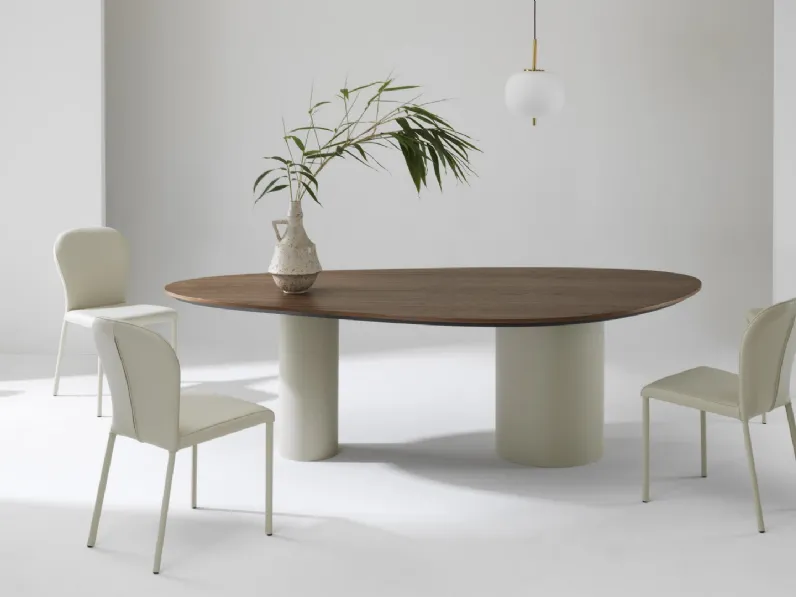 Tavolo realizzato in legno Lithos di Julia Italia