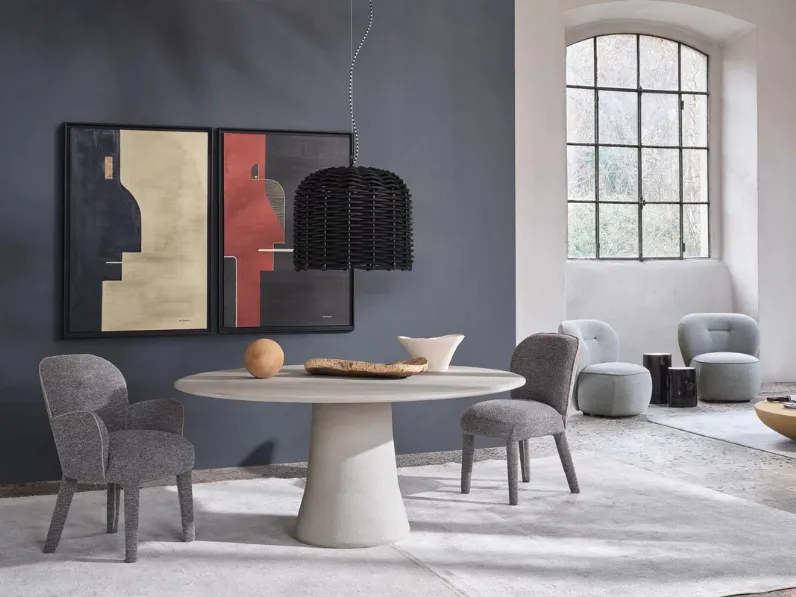 Tavolo rotondo Mae 36 in calce argilla spatolata di Gervasoni