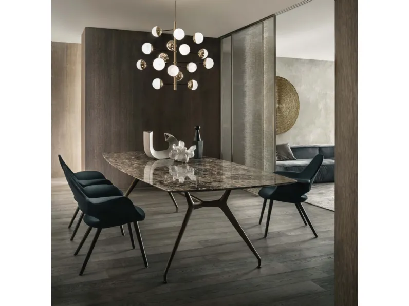 Tavolo Manta con top in marmo di Rimadesio