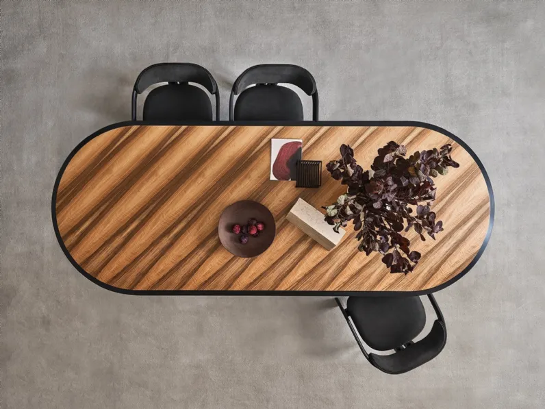 Tavolo Manto Oval di Gallotti&Radice