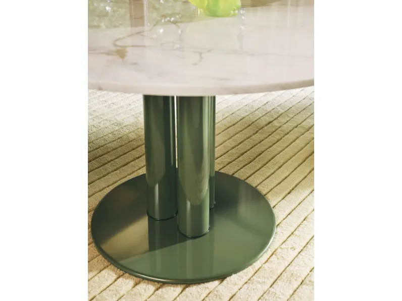 Tavolo Marcuso-2531-2533 con top in marmo di Zanotta