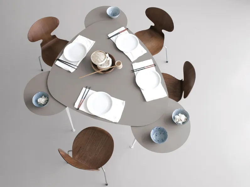 Tavolo allungabile con top HPL grigio scuro e telaio in acciaio Mr Hyde configurazione 29 di Extendo