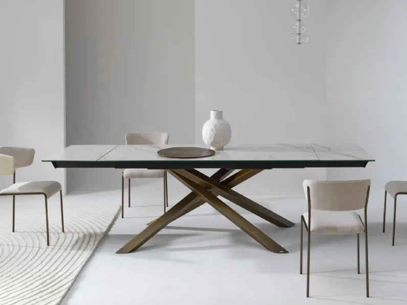 Tavolo in ceramica effetto marmo Mikado di Julia Italia