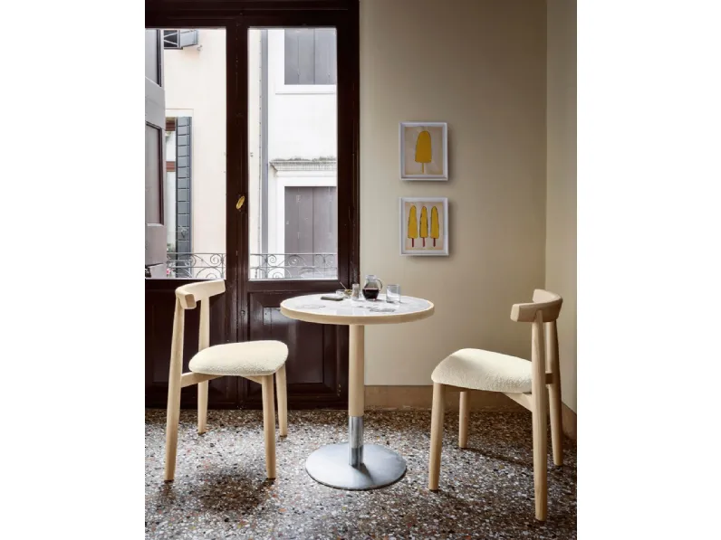 Tavolo tondo Briscola in ceramica con base in legno e metallo di Miniforms