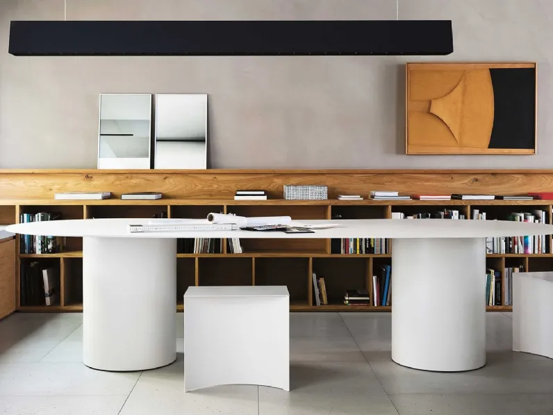 Tavolo MM8 in alluminio laccato con doppia base cilindrica di Desalto