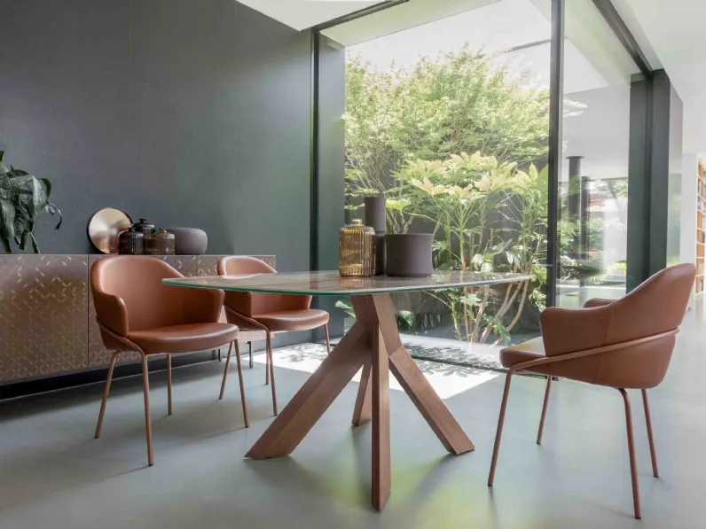 Tavolo Moà in ceramica di Compar Italia
