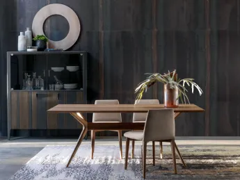 Il tavolo Foster di Modesign unisce design contemporaneo e funzionalità.
