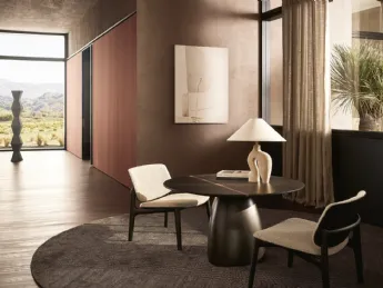 Il tavolo rotondo Monolith di Poliform è un capolavoro di design minimalista e funzionalità.