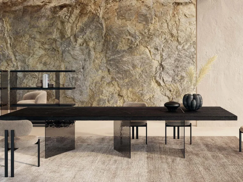 Tavolo Harvest Murano con top in frassino nero e base in vetro di Nature Design