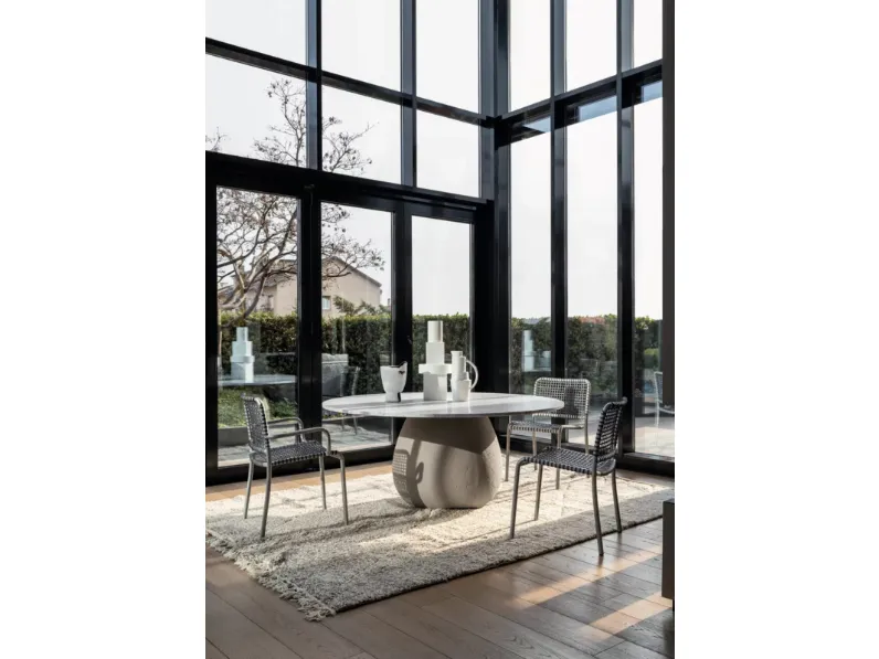 Tavolo Next 236 in marmo con base in cemento di Gervasoni