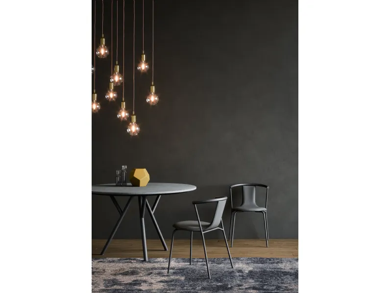 Tavolo rotondo Sunny con top in marmo Bianco di Carrara e gambe in metallo di Novamobili