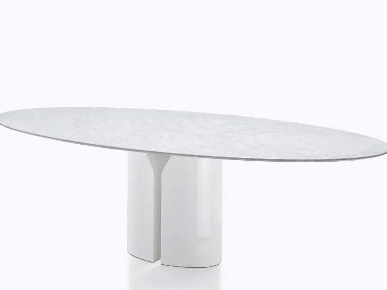Tavolo NVL Table Marble in marmo bianco di Carrara di MDF Italia