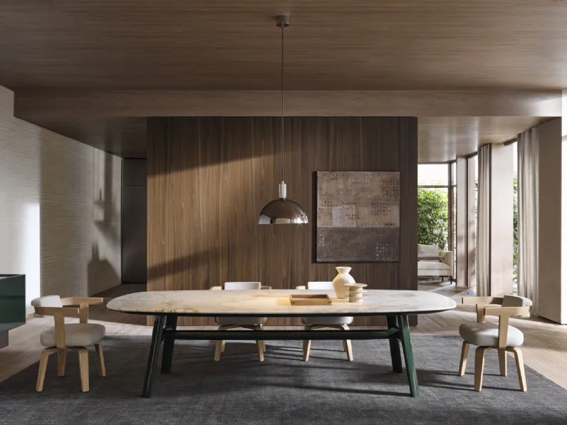 Tavolo Old Ford con piano in marmo e gambe in laccato lucido di Molteni & C