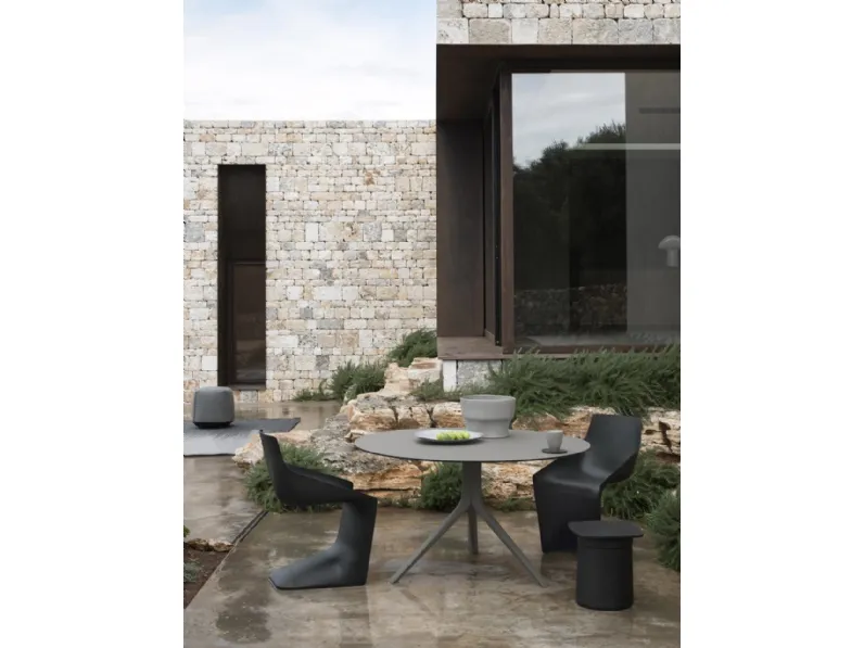 Tavolo rotondo Oops di Kristalia