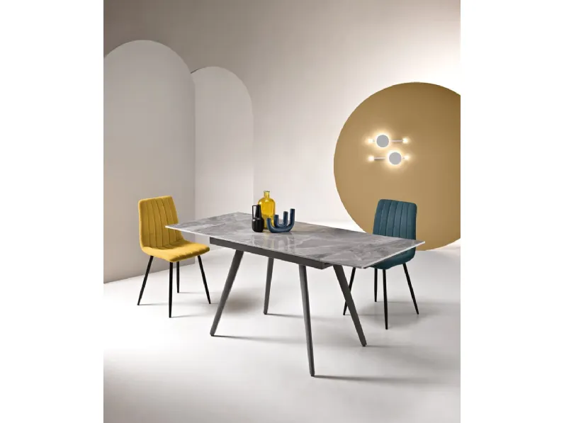 Tavolo allungabile Oreste in pietra sinterizzata effetto marmo di Ikone Casa